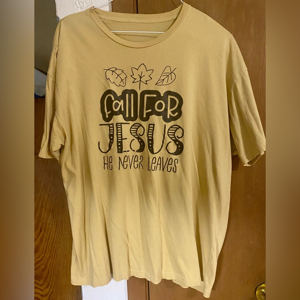 📣25” PTP Size: 2XL “FALL FOR JESUS HE NEVER LEAVES” Fall T-shirt